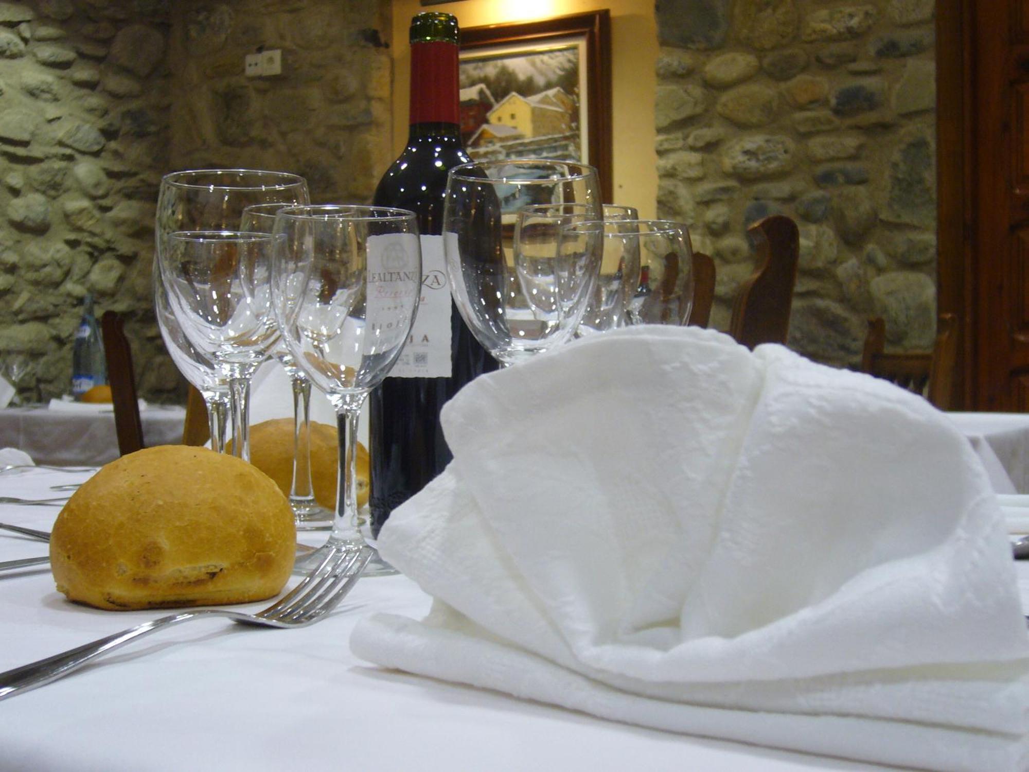 Hotel Tres Picos Eriste Zewnętrze zdjęcie