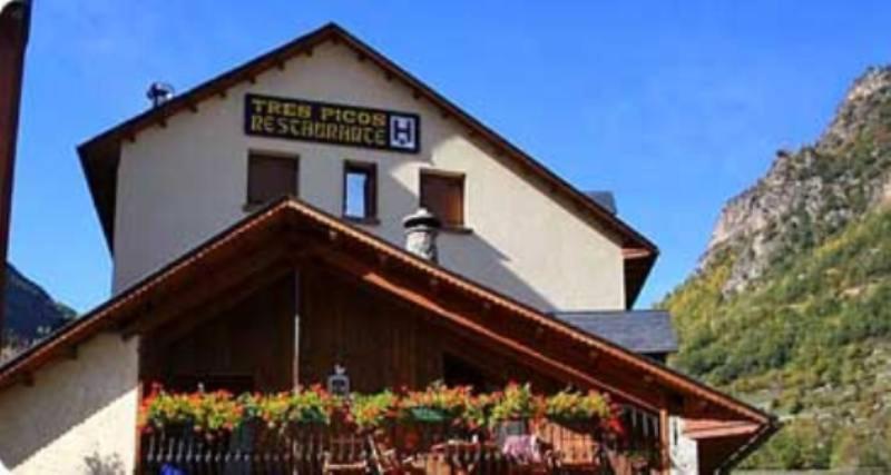 Hotel Tres Picos Eriste Zewnętrze zdjęcie