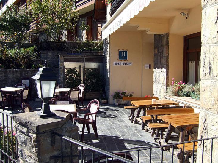 Hotel Tres Picos Eriste Zewnętrze zdjęcie