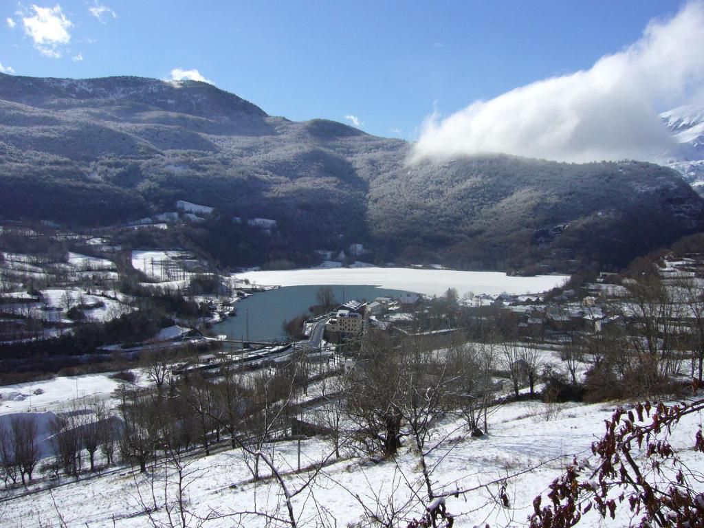 Hotel Tres Picos Eriste Zewnętrze zdjęcie