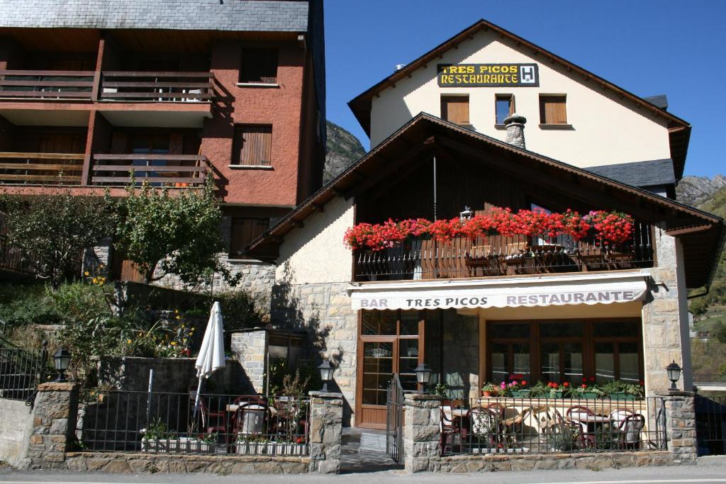 Hotel Tres Picos Eriste Zewnętrze zdjęcie